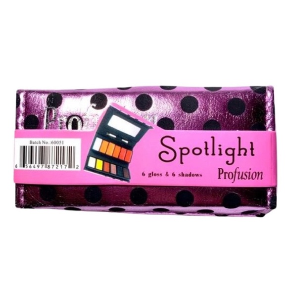 2 Spotlight Eyeshadows & Lipgloss Set NWT - Picture 9 of 13